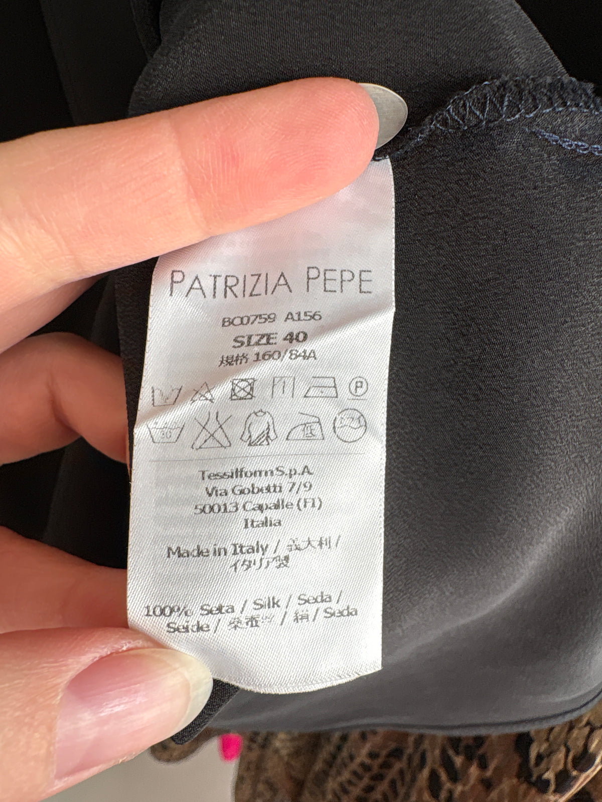 Top luxury negru Patrizia Pepe din mătase naturală în croi clasic