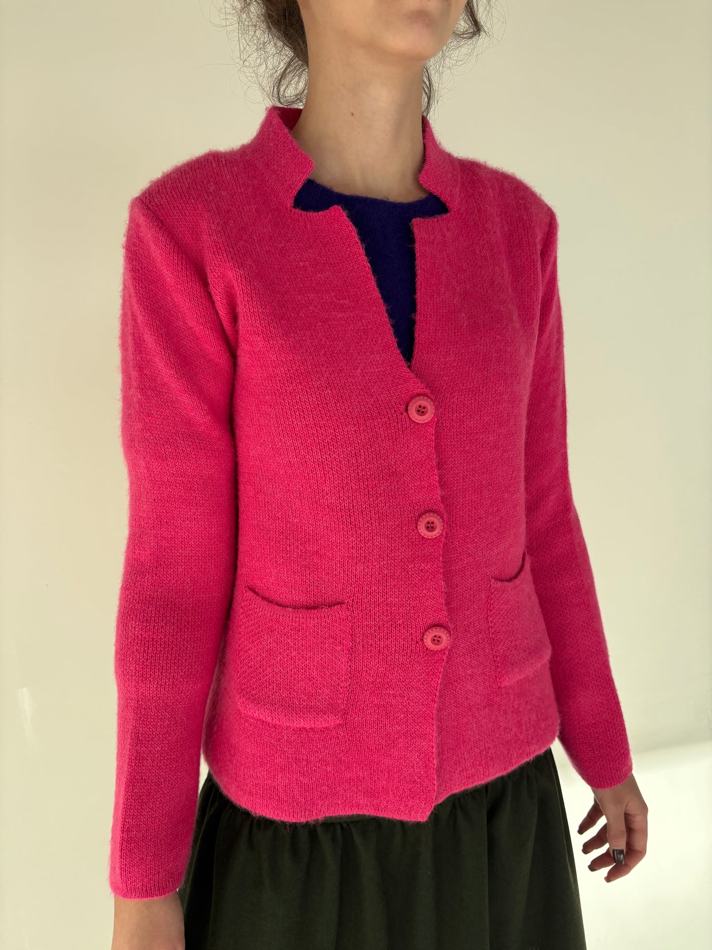 Cardigan tip sacou fucsia din lana extrafina de gramaj mare