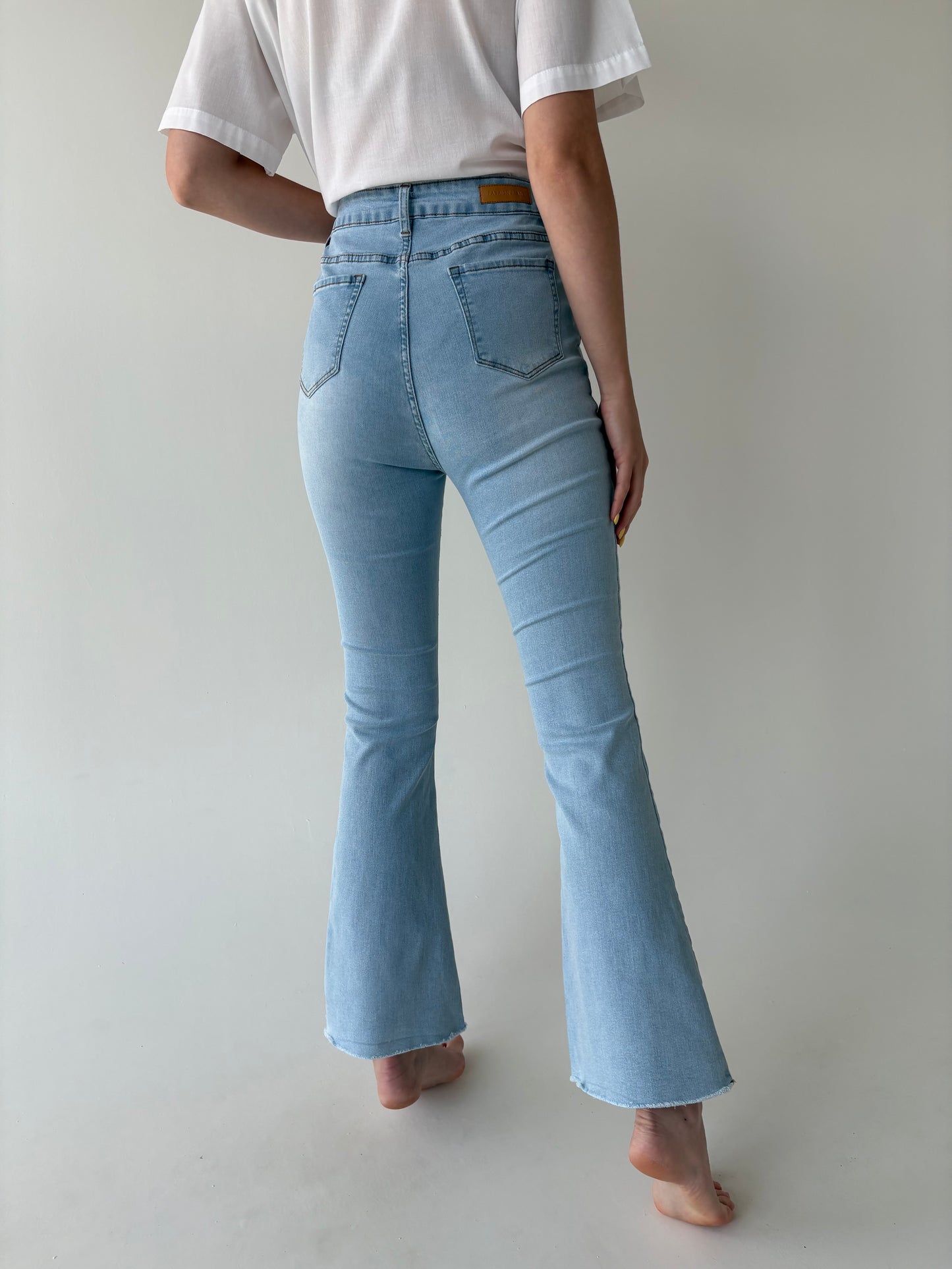 Jeans light wash tall evazati modelatori cu talie ultra înaltă