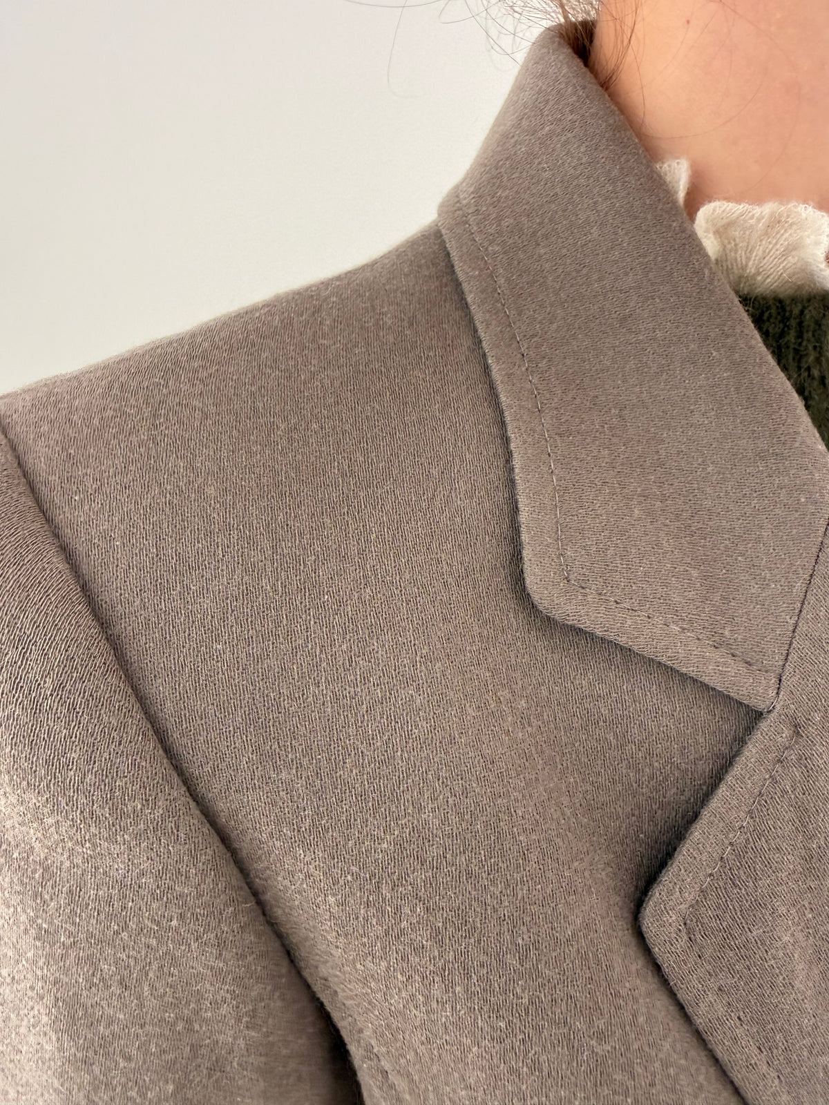 Sacou vintage nou de brand luxury italian light taupe cambrat din lana excepțională