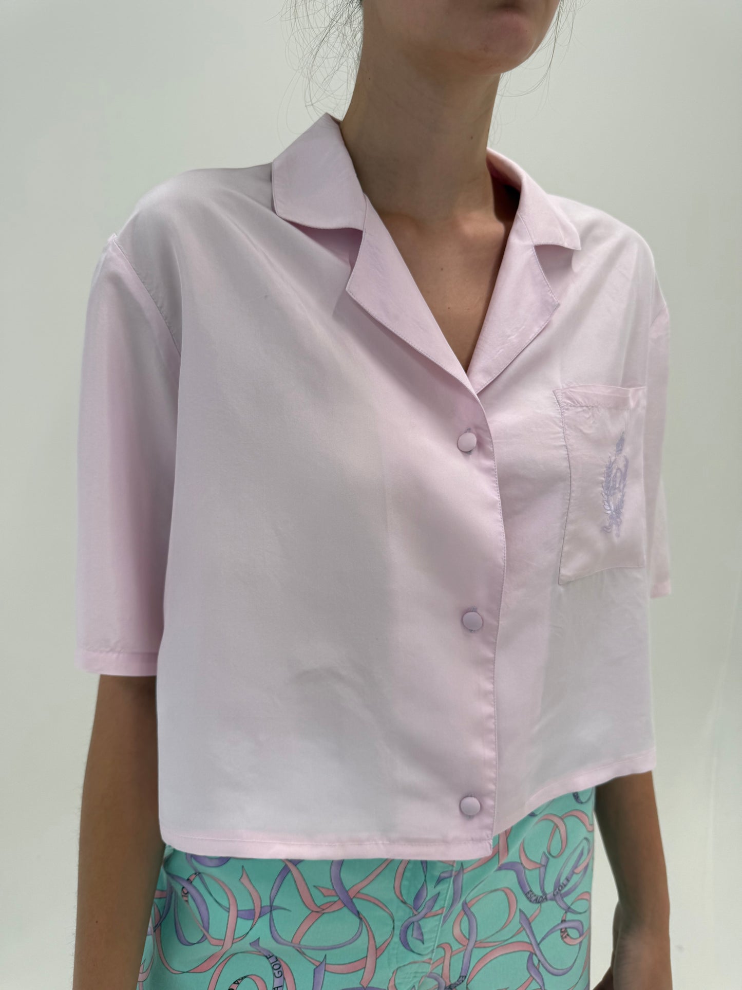 Cămașa powder Pink din mătase naturală în croi lejer ușor cropped