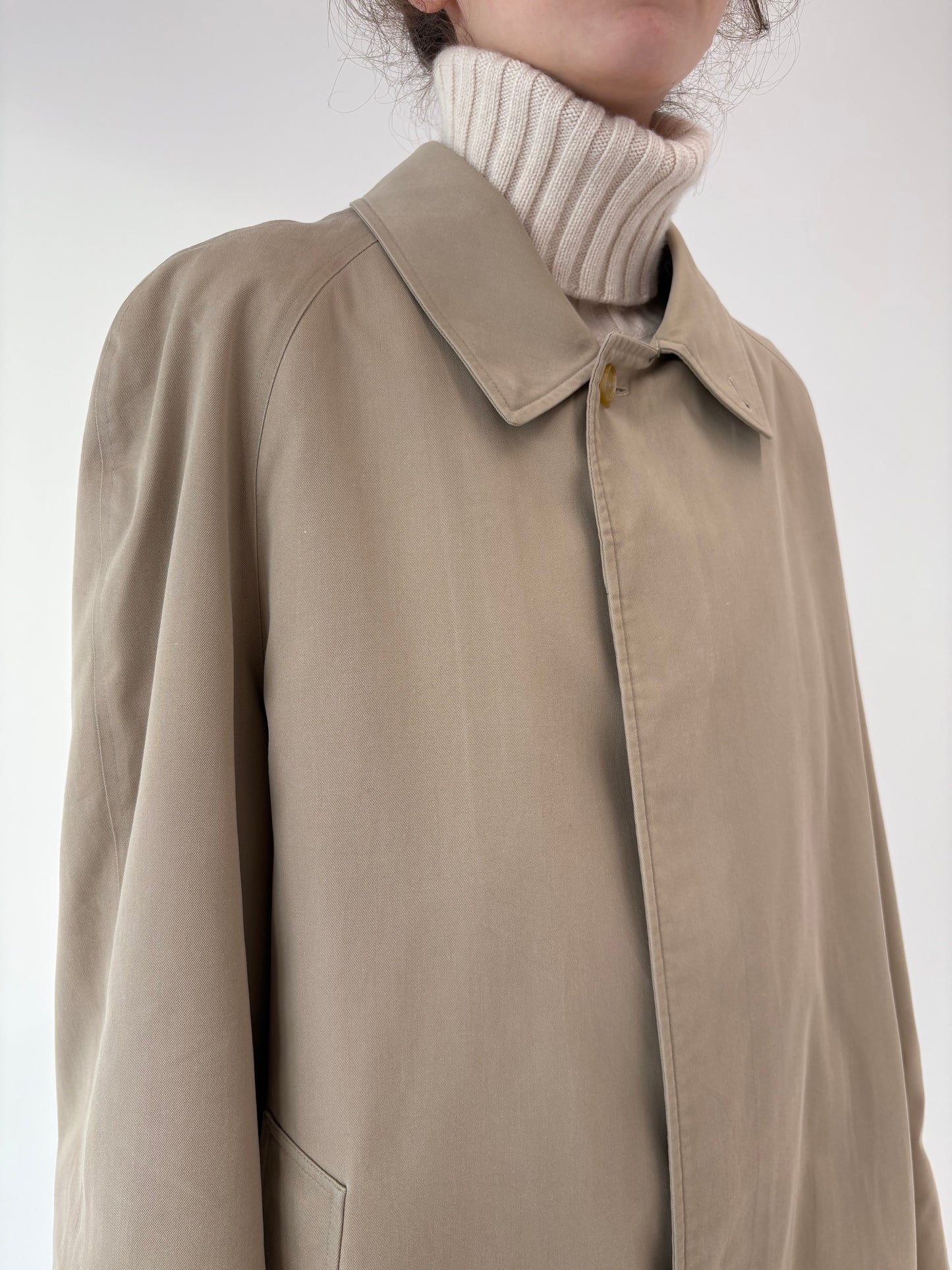 Trench Burberry din gabardină de la toamnă la iarbă cu liner detașabil din lana