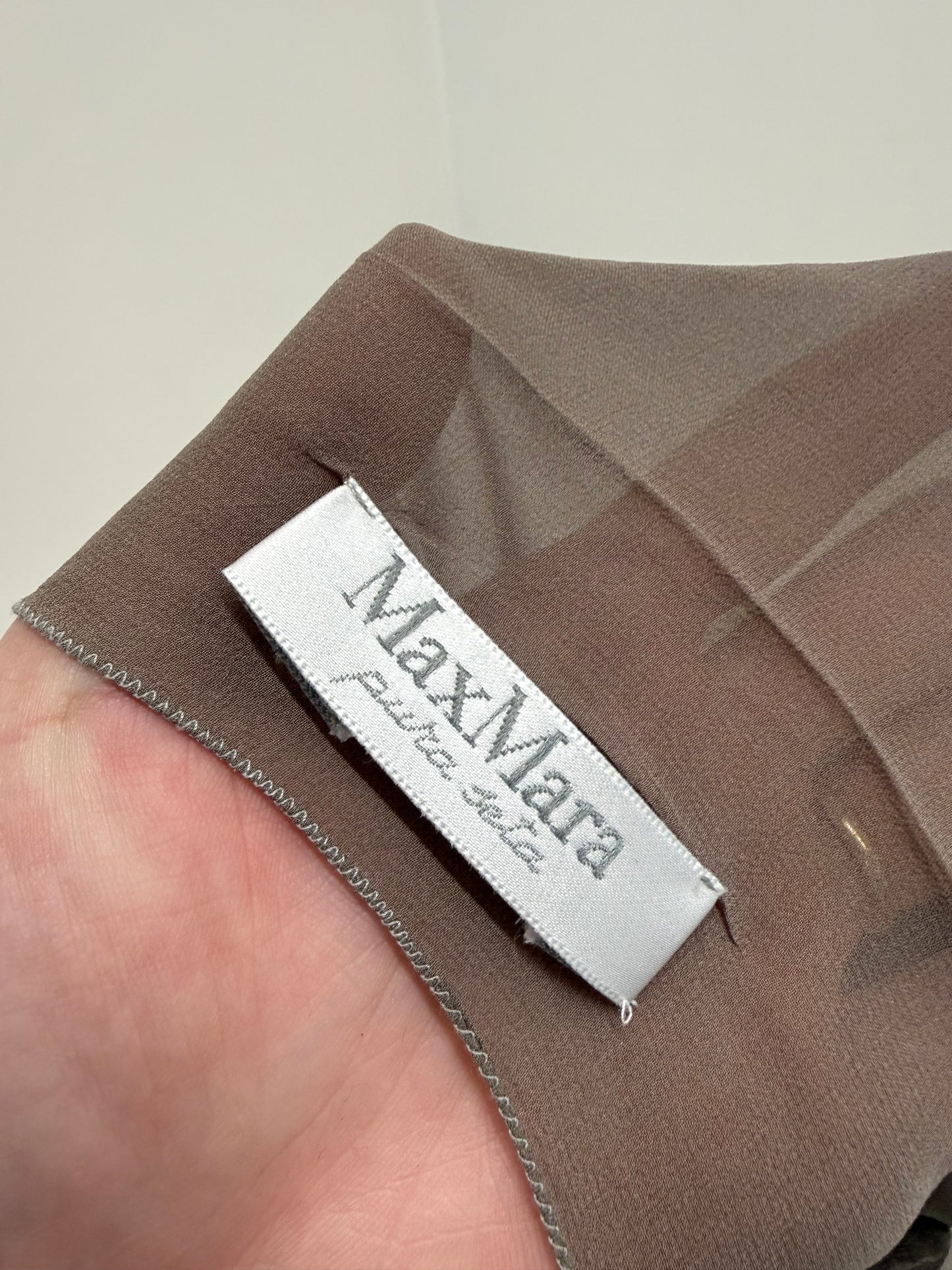 Top Max Mara ultra chic din mătase naturală sheer în culori neutre