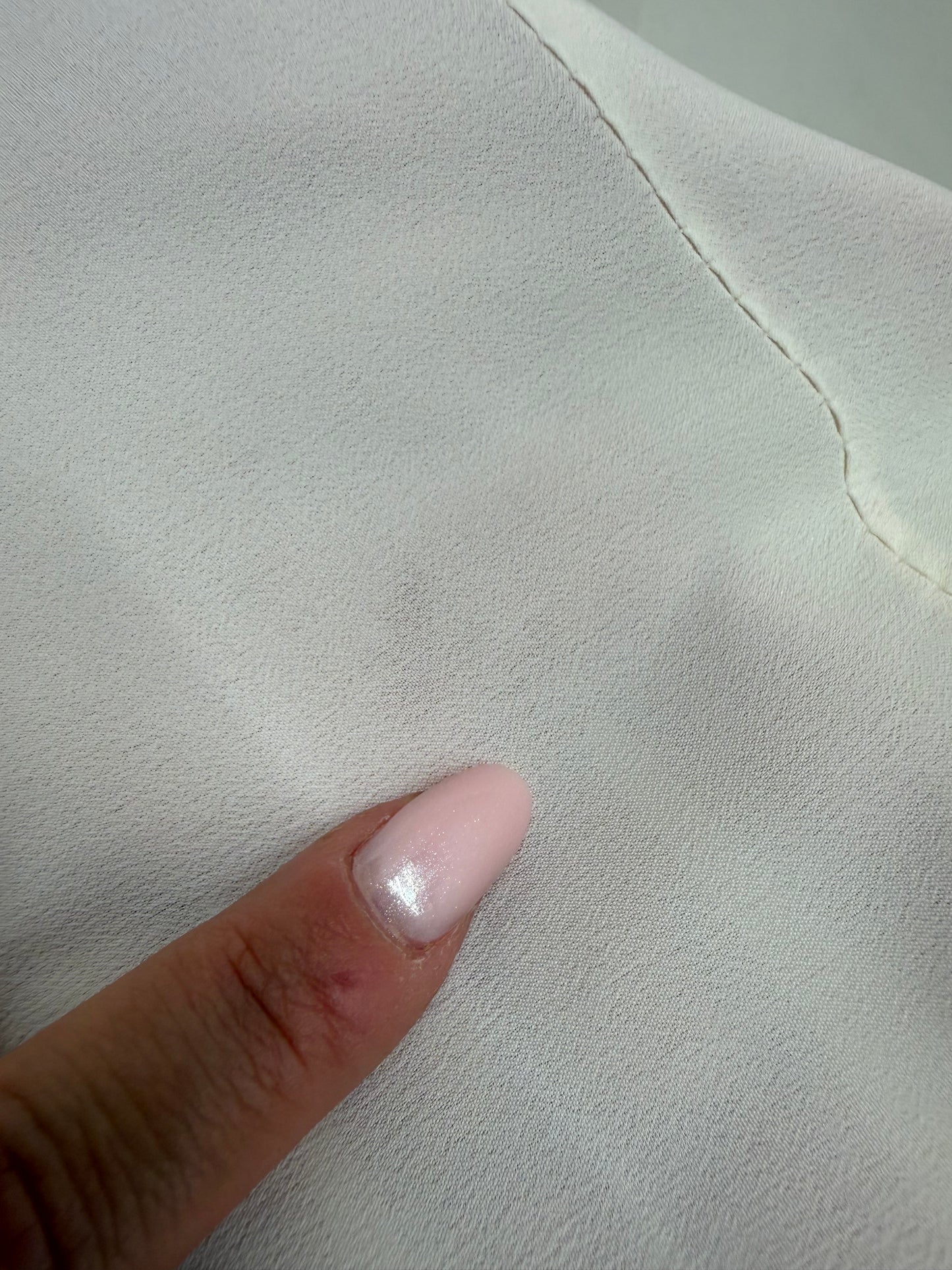 Top din mătase naturală în croi minimalist și anchior