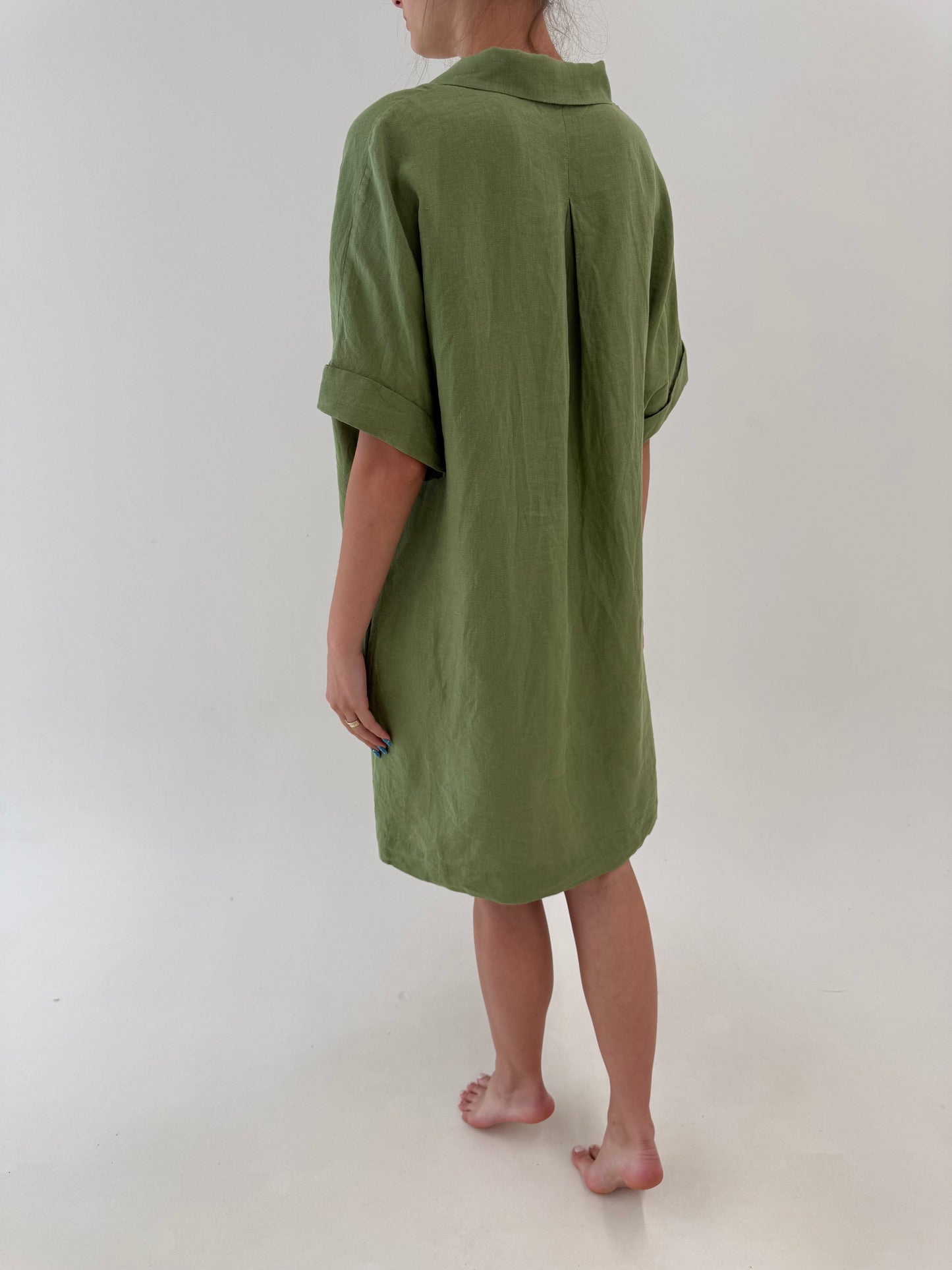 Rochie olive green din in premium organic în croi lejer cu buzunare