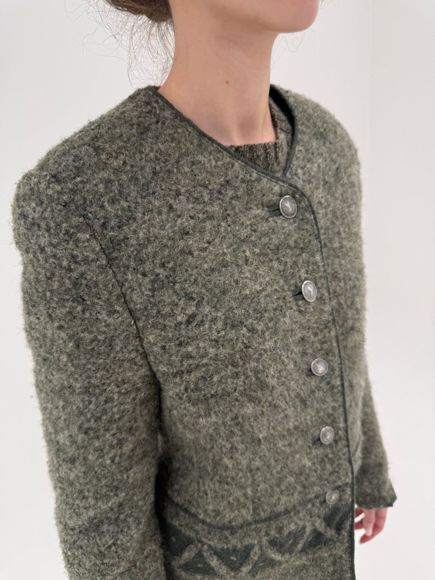 Sacou vintage din boucle gros de lana în croi foarte actual ușor boxy