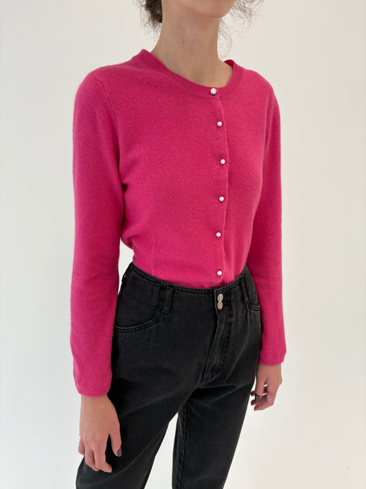 Cardigan Barbie pink din lana merino extrafina de gramaj mare cu nasturi perlă