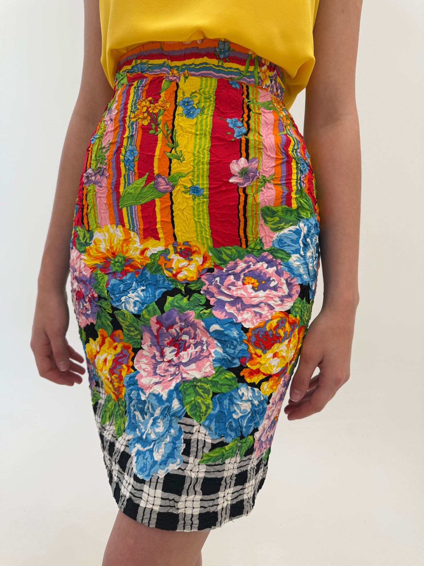 Costum luxury vintage Versace anii 90 din țesătură cu mătase naturală și culori tari