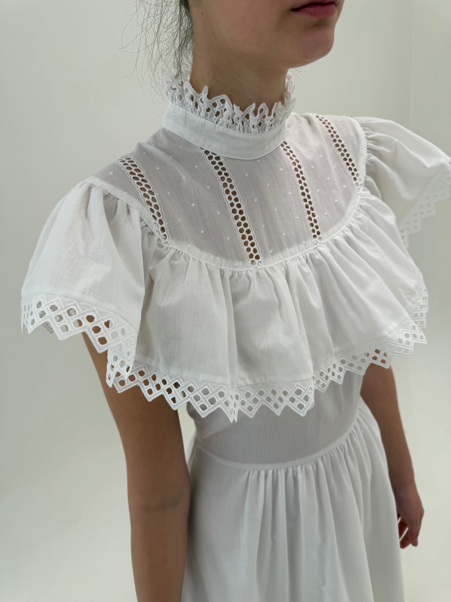 Rochie vintage spectaculoasă maxi cu broderie manuală și talie ultra înaltă