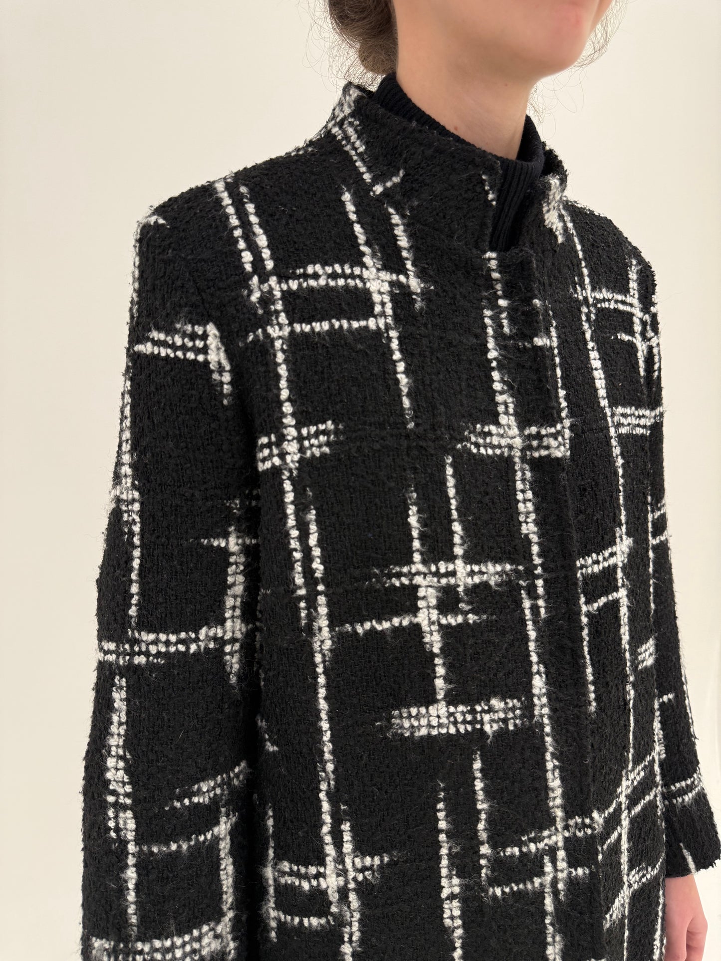 Palton italian petite în stil Chanel din boucle plin de lana alb negru