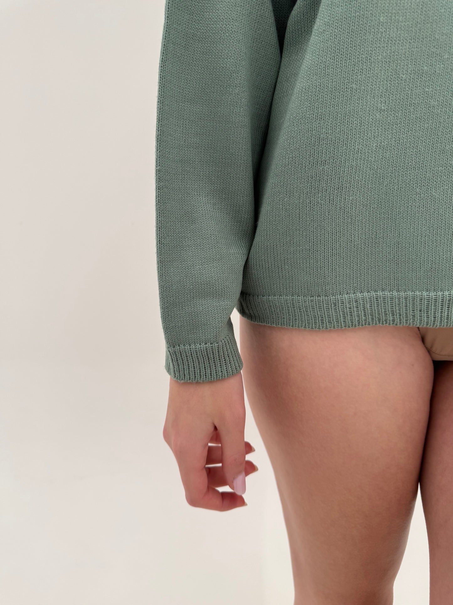 Pulover mint green cu broderie și aplicații manuale din lana extrafina