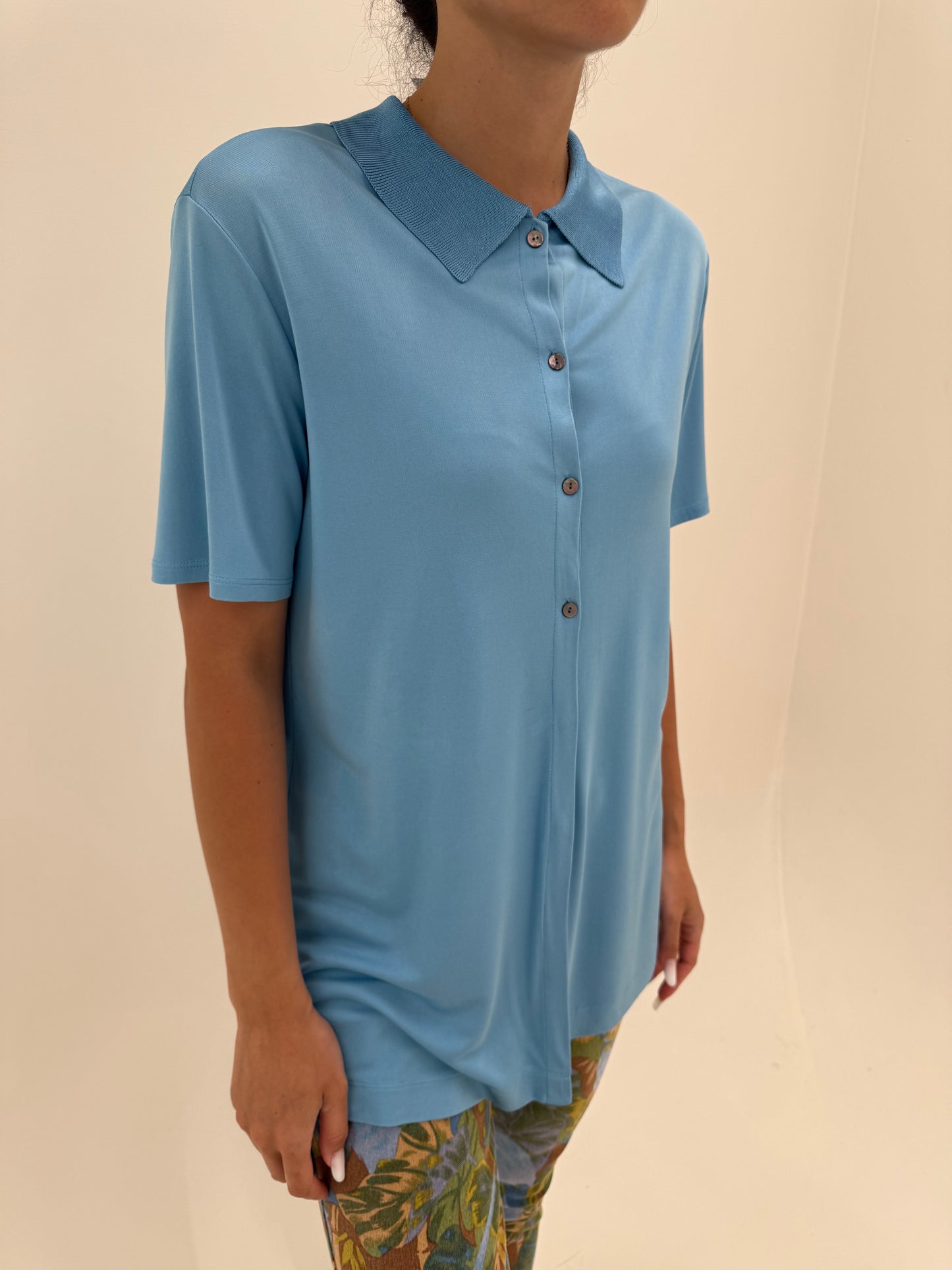 Top polo baby blue de grand luxury Les Copains din jerse de mătase naturală