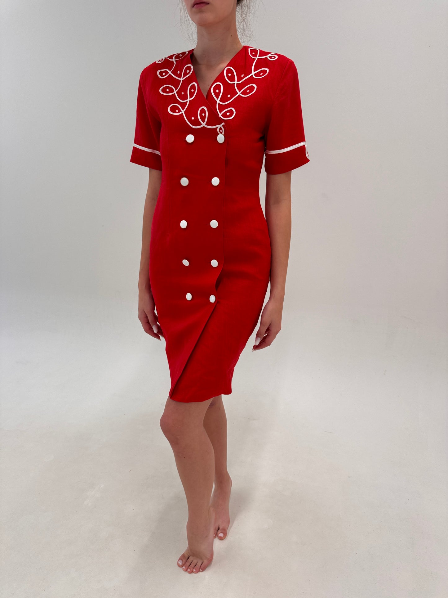 Rochie vintage italiană din pânză de in ușor structurată cu broderie și închidere dublă
