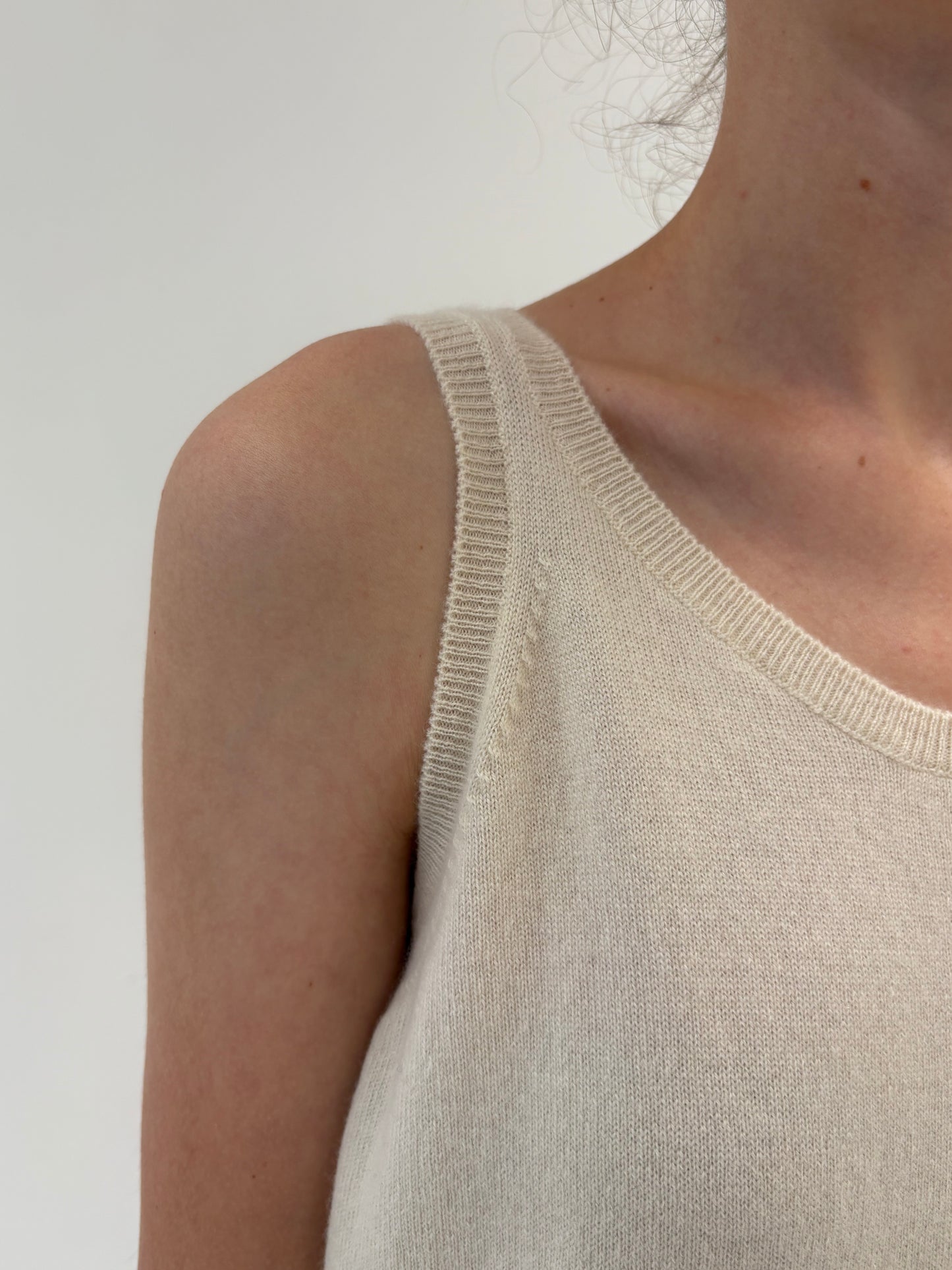 Top de brand luxury din cașmir butter white