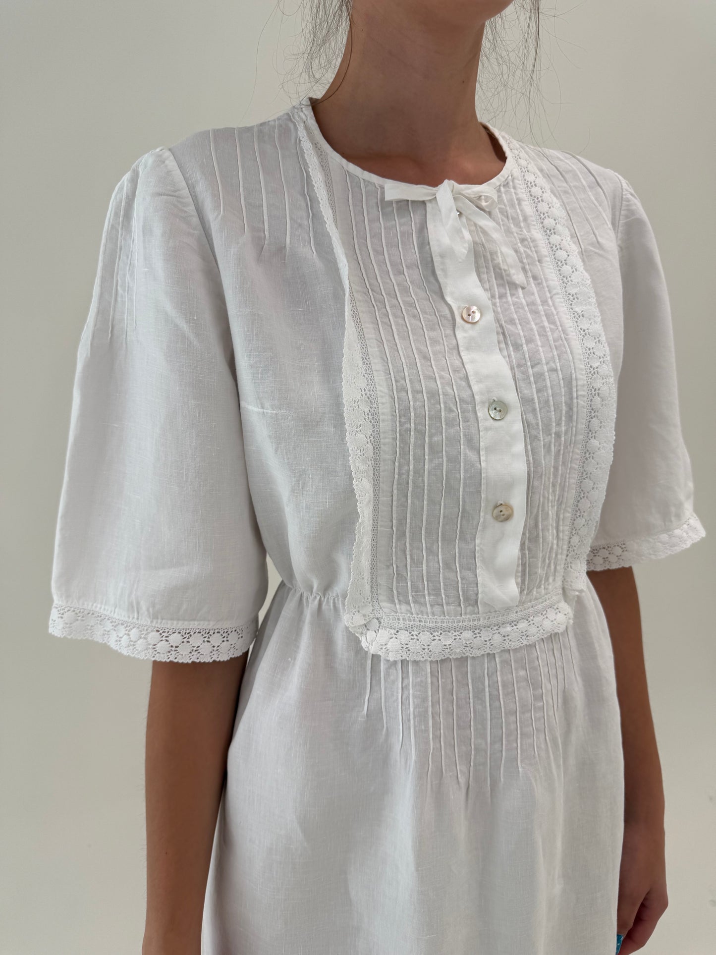 Rochie vintage din in excepțional cu macrame lucrat manual talie elastică