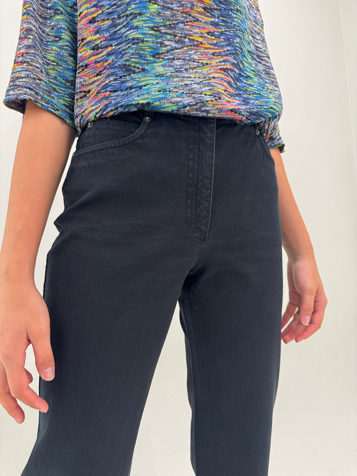 Jeans petite ultra confort modelator negri cu talie înaltă