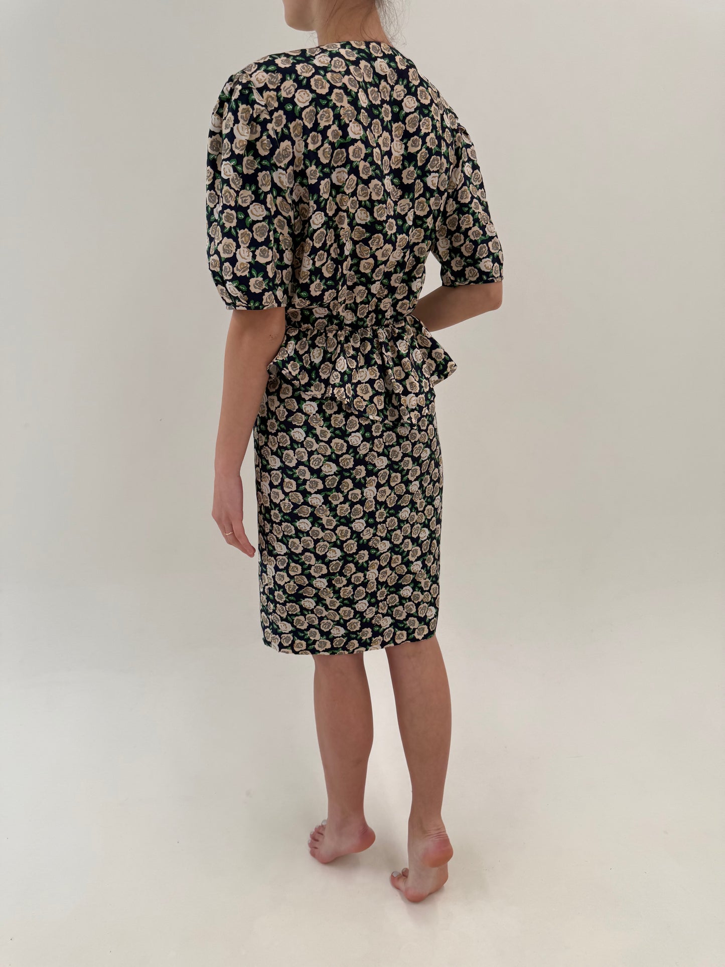 Rochie italiană din mătase naturală cu talie ultra marcată elastică și peplum