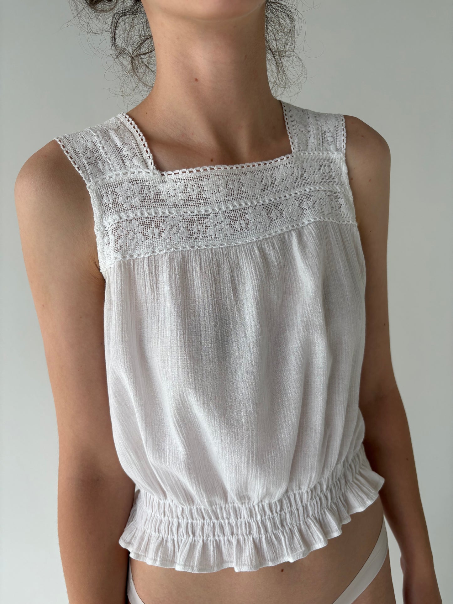Top vintage din mouselline cu dantelă macrame