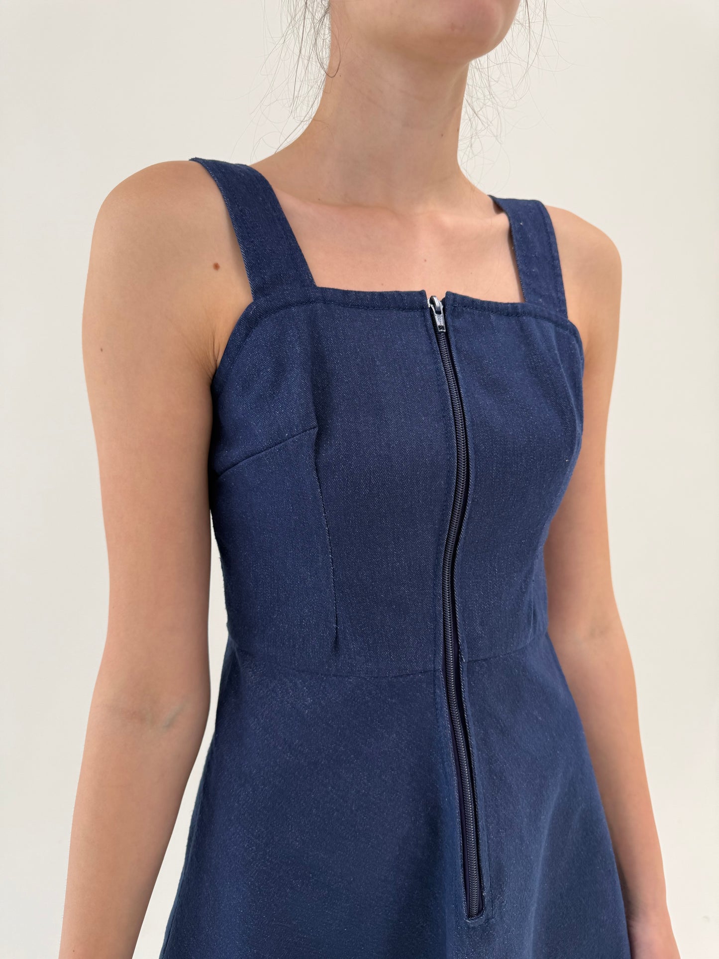 Rochie vintage din jeans cu corsaj și talie marcată în croi A-line