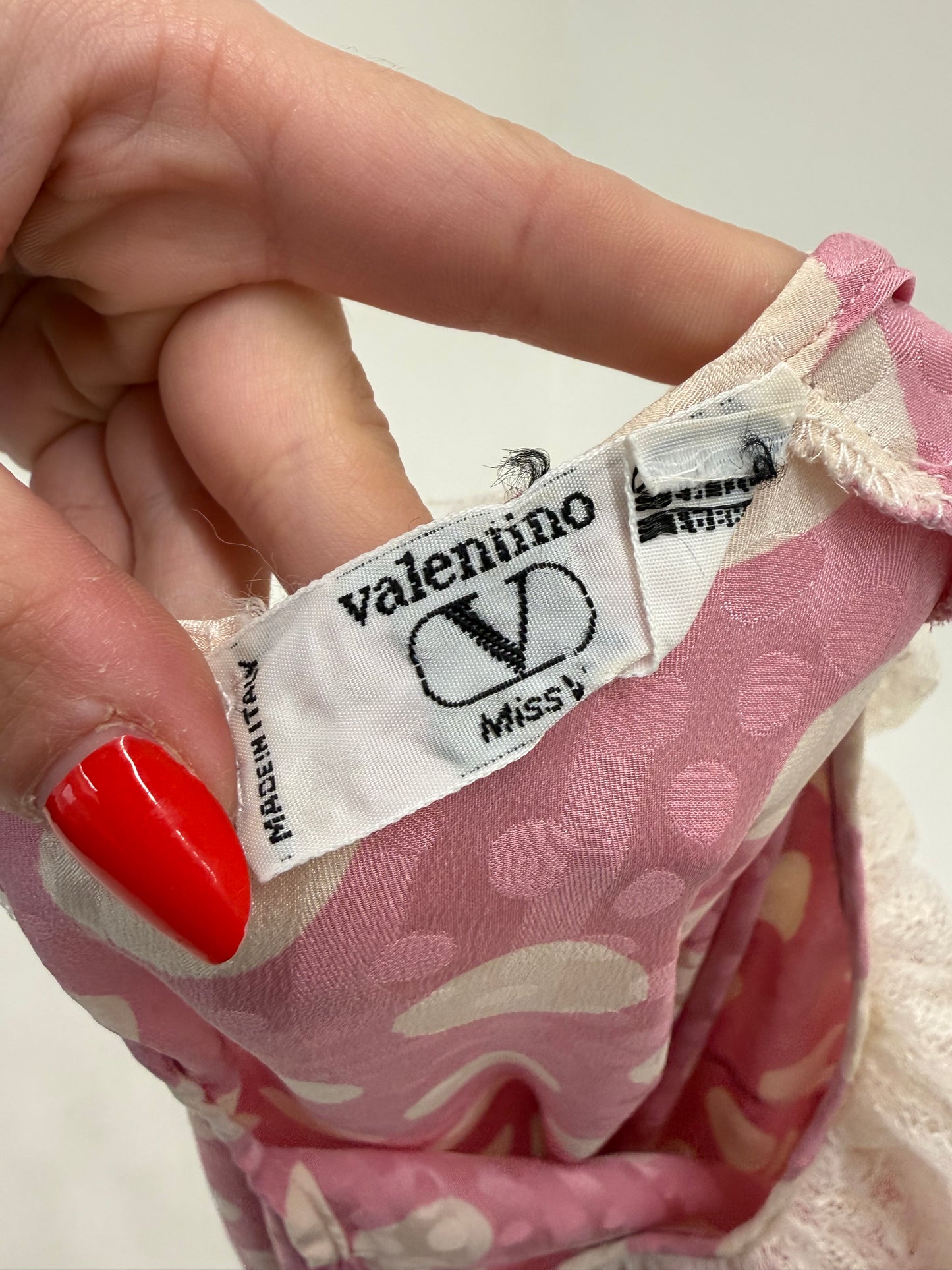 Bluză Valentino din mătase naturală cu guler din dantelă chantily și buline