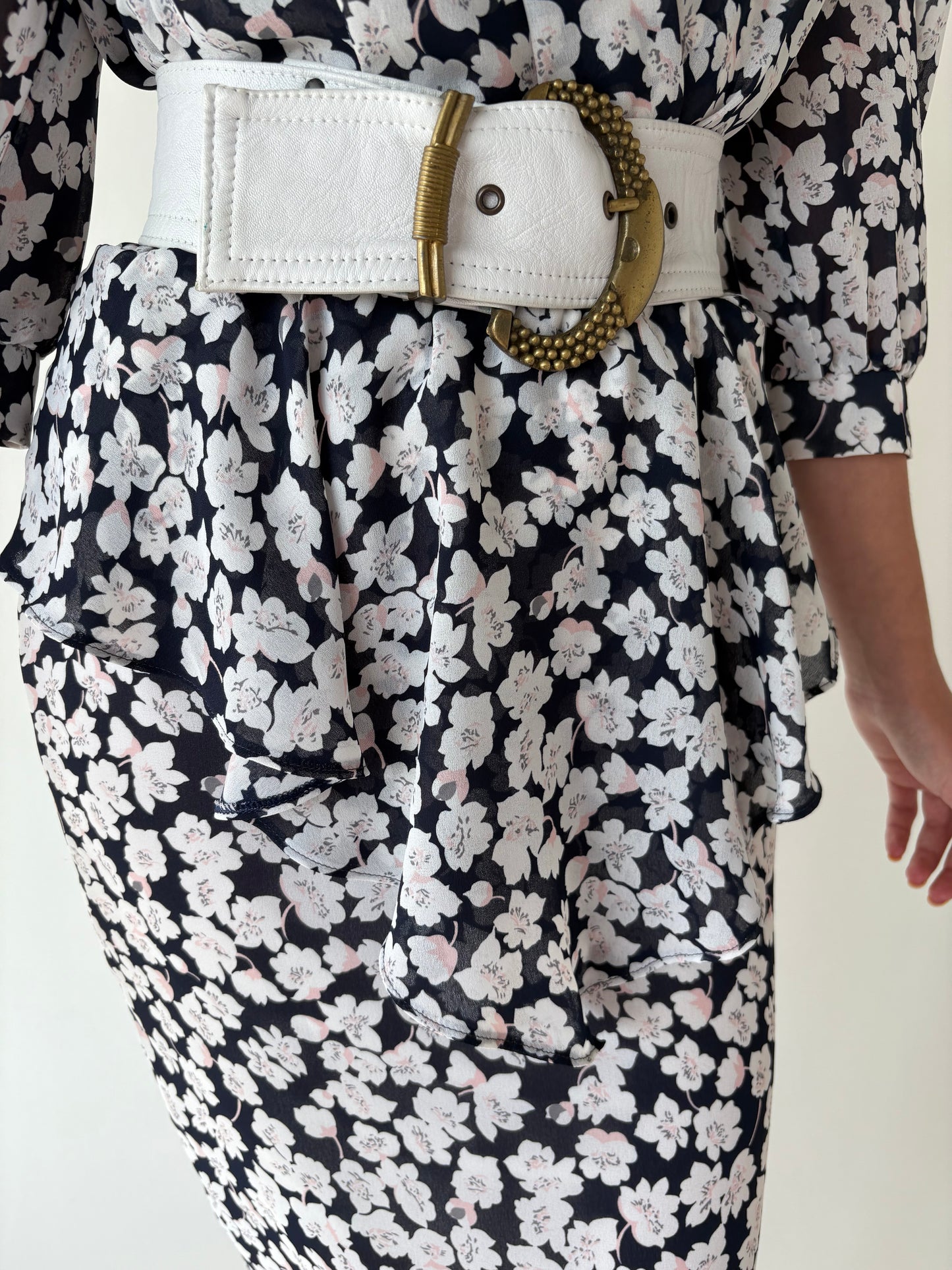 Rochie vintage cu print floral delicat și talie ultra marcată cu peplum