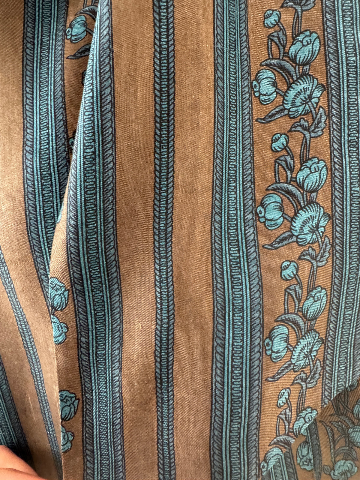 Cămașa de brand luxury din twill gros de mătase naturală în culori superbe cu panglică