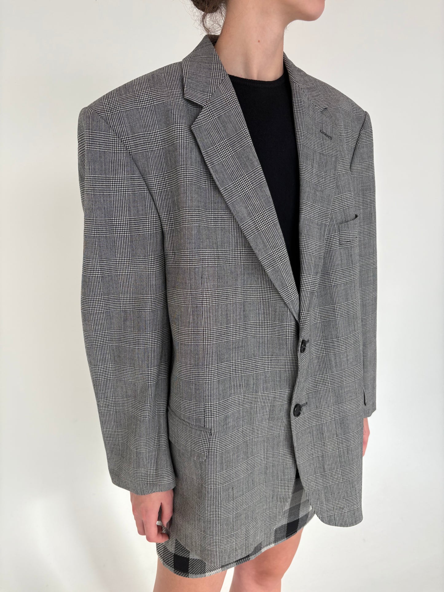 Sacou în carouri pied de coq alb negru din lana extrafina certificată