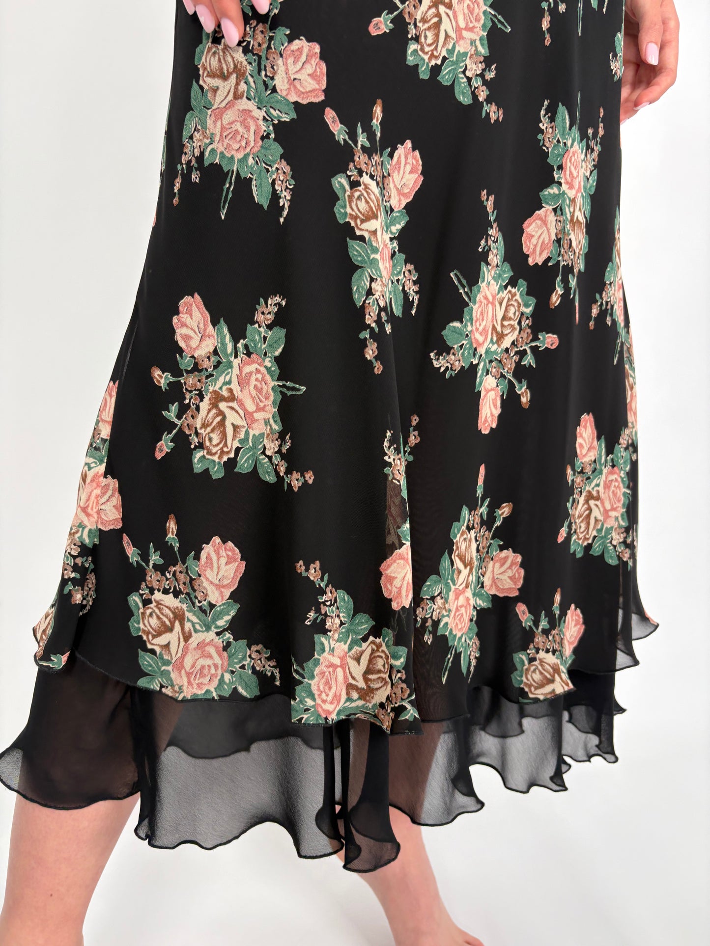 Fustă maxi neagră cu print floral superb powder pink