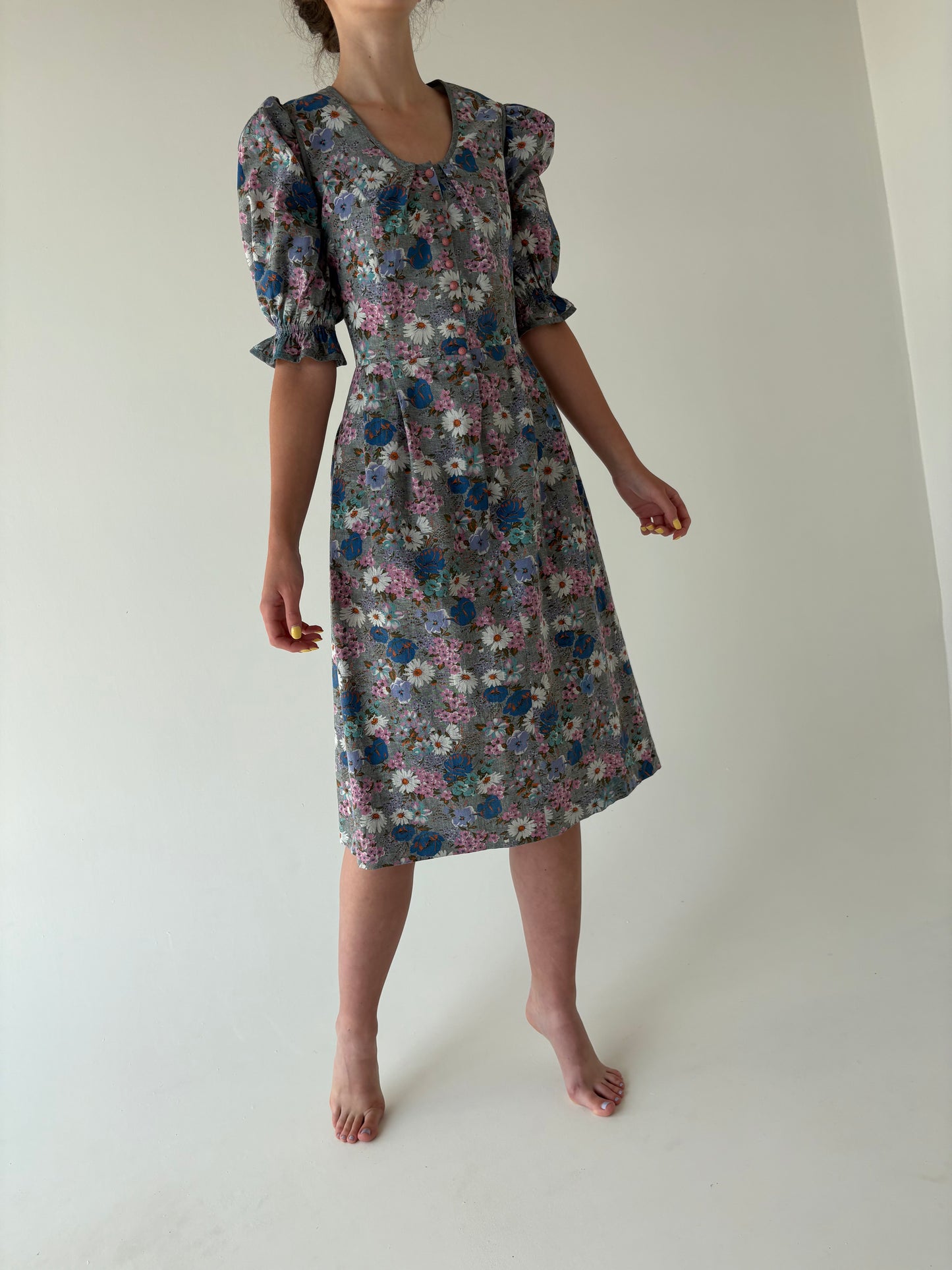 Rochie vintage din pânză cu corsaj și lucrătură manuală