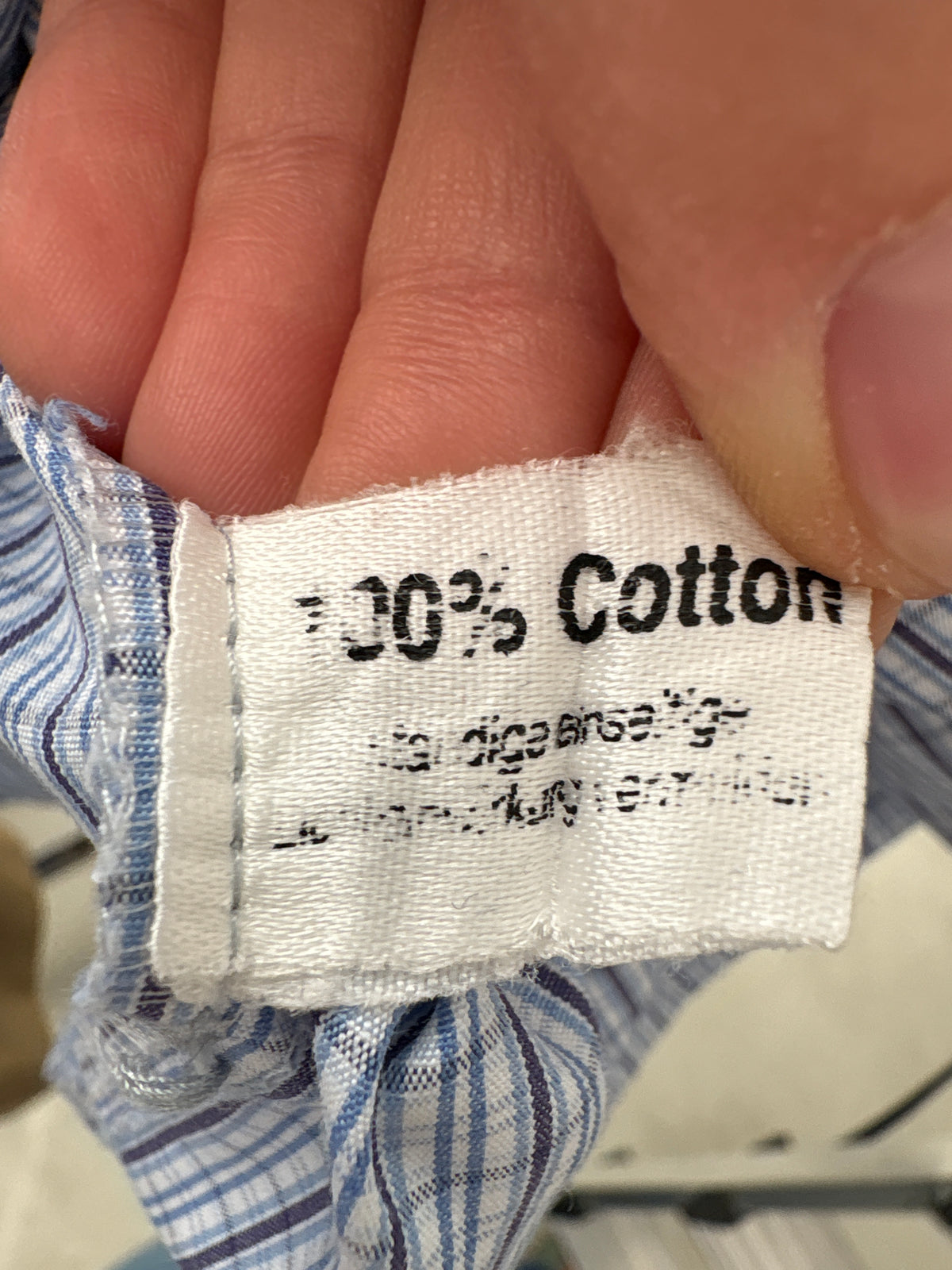 Cămașa vintage în carouri fine și croi retro modern oversized cu manșete înalte