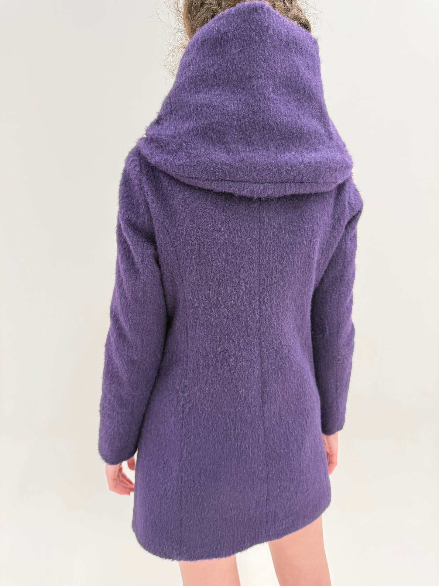 Palton cambrat aubergine din boiled wool cu guler înalt