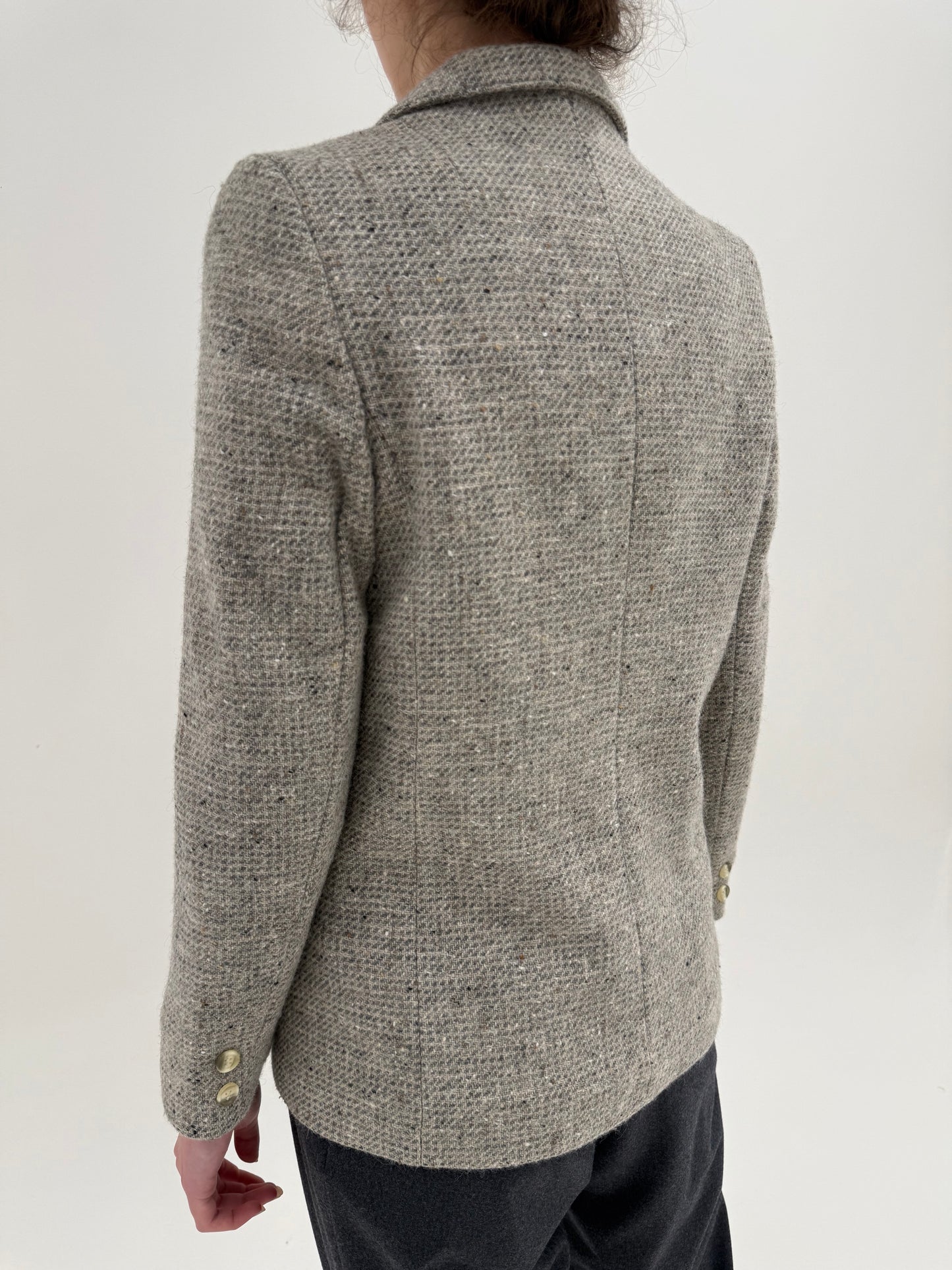 Sacou cambrat din tweed gros de lana certificată warm gray