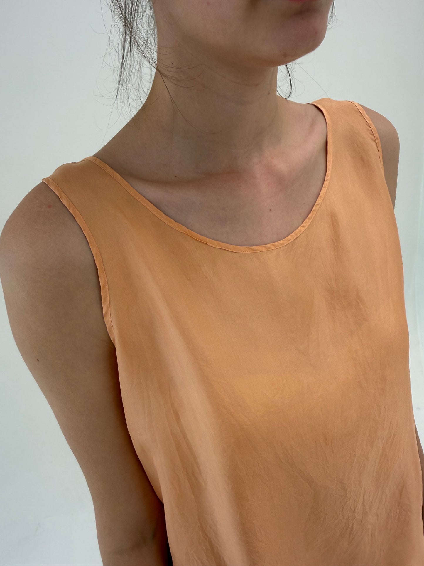 Top din mătase naturală powder orange în croi minimalist