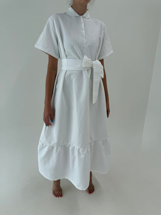 Rochie maxi bijuterie din in excepțional cu broderie manuală delicată și cordon lat