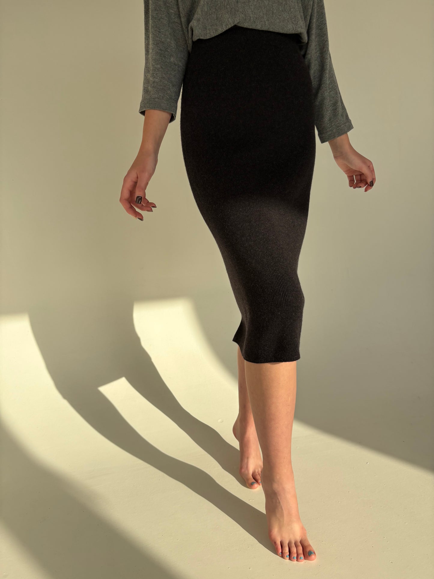 Fustă din tricot de lana merino extrafina midi spre maxi