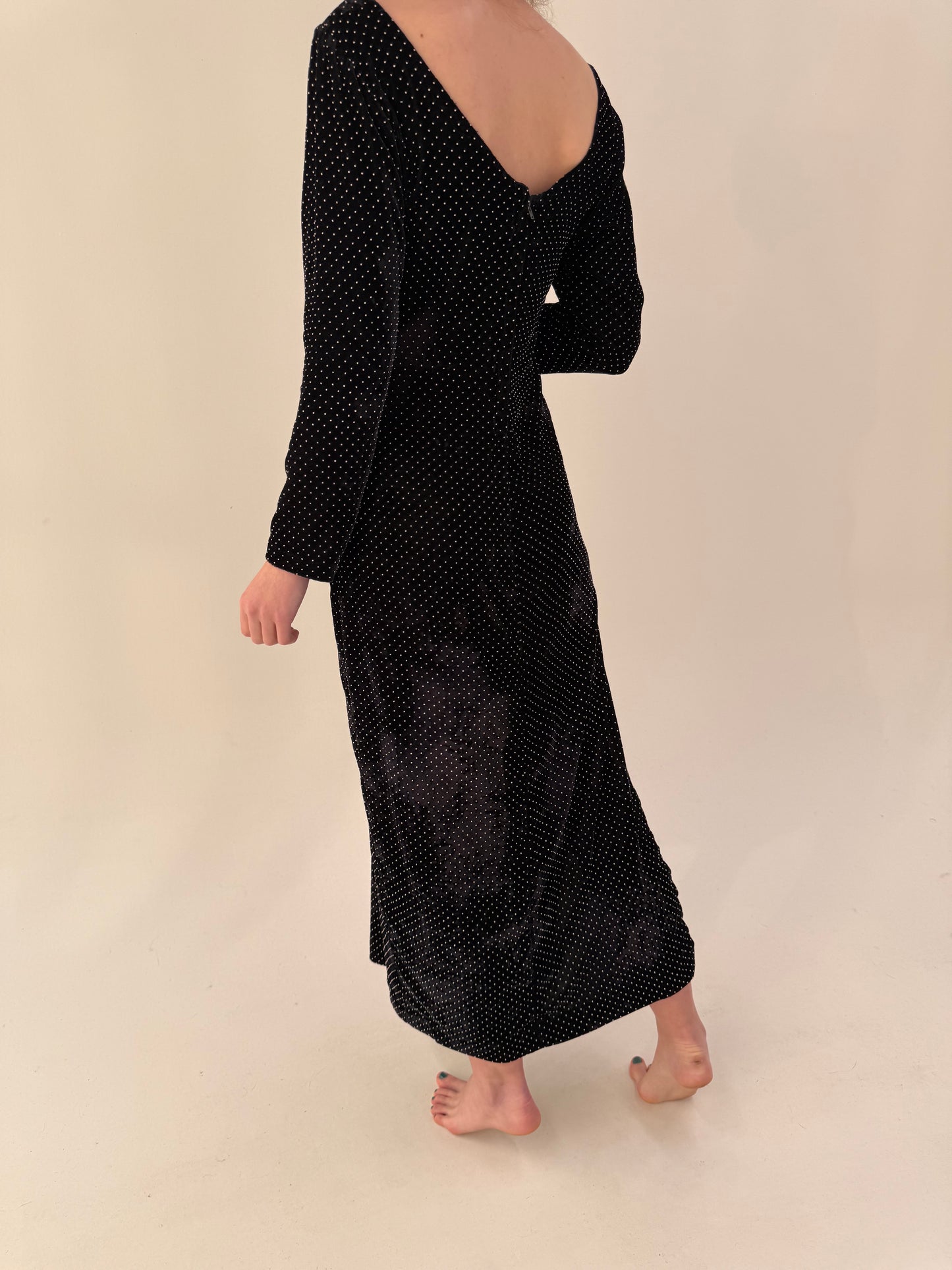 LBD vintage maxi cu buline texturate ivoire și decolteu bărcuță din catifea