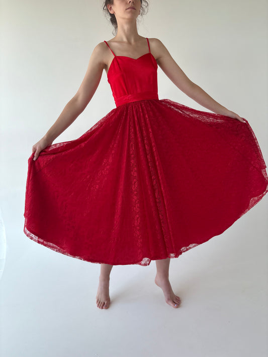 Rochie vintage super amplă cherry red în croi de ani 50