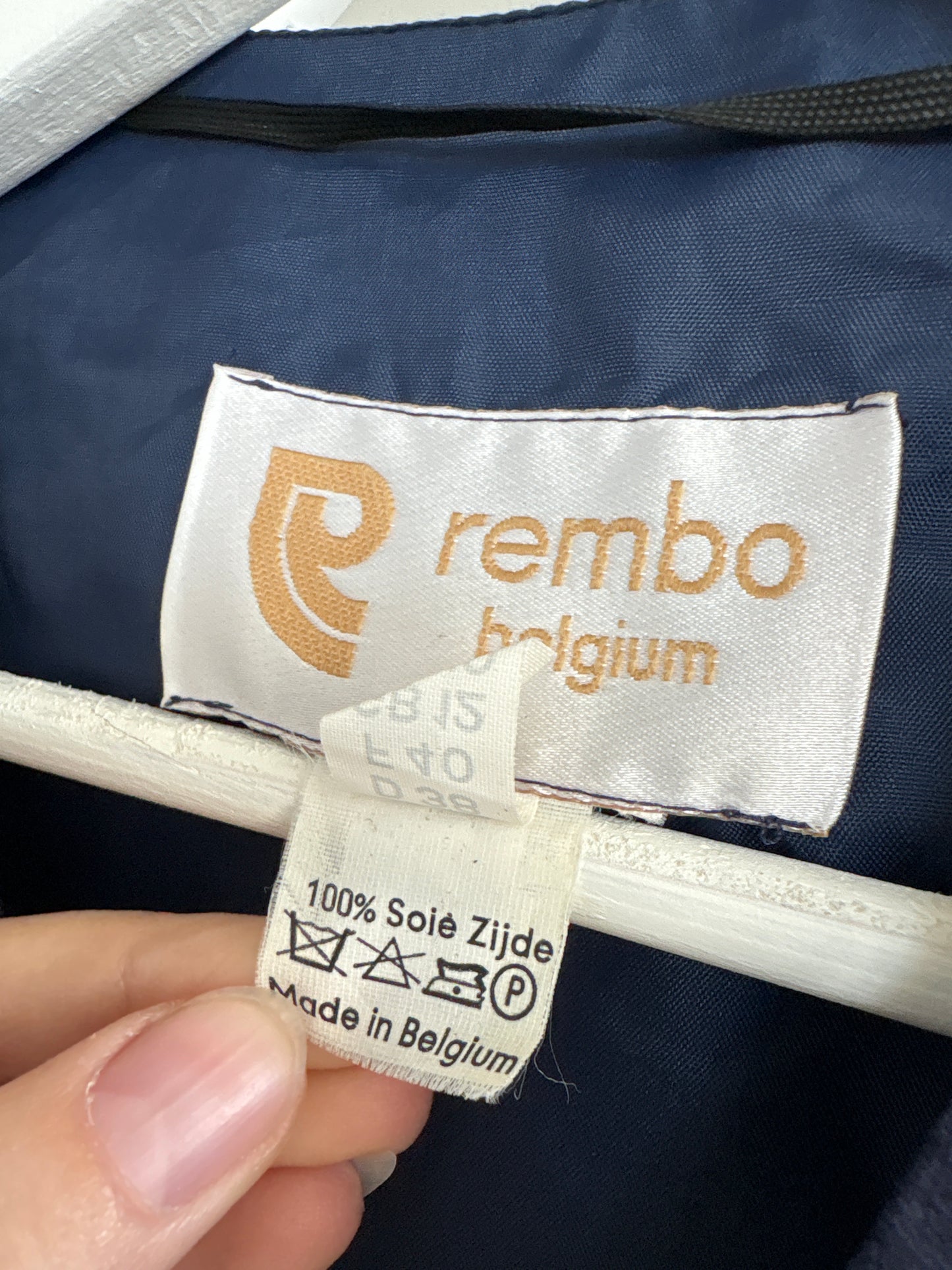 Sacou cambrat din mătase naturală dupioni cu broderie angalise