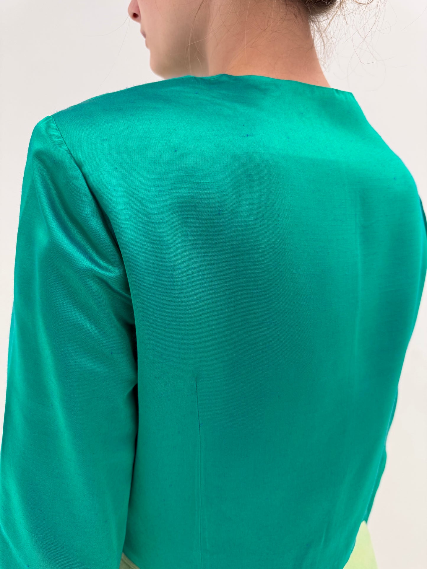 Jacheta satinata verde smarald în croi minimalist