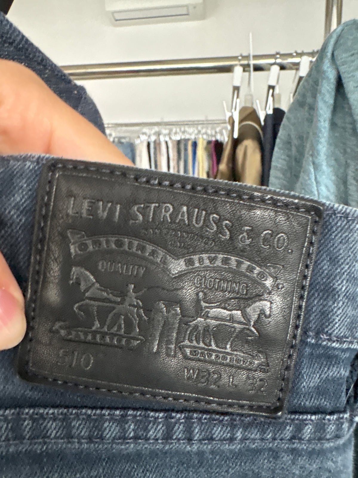 Jeans Levi’s 510 dark wash cu talie înaltă classic fit modelatori plini