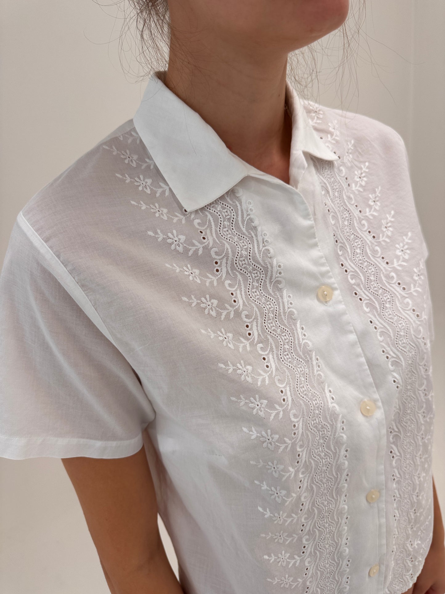 Cămașa vintage cu broderie anglaise excepțională din cel mai fin bumbac