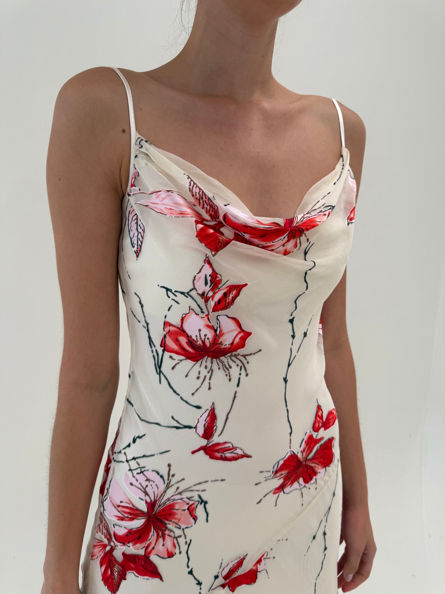 Rochie din mătase naturală tip furou midi în bie cu print floral de la zi la seară
