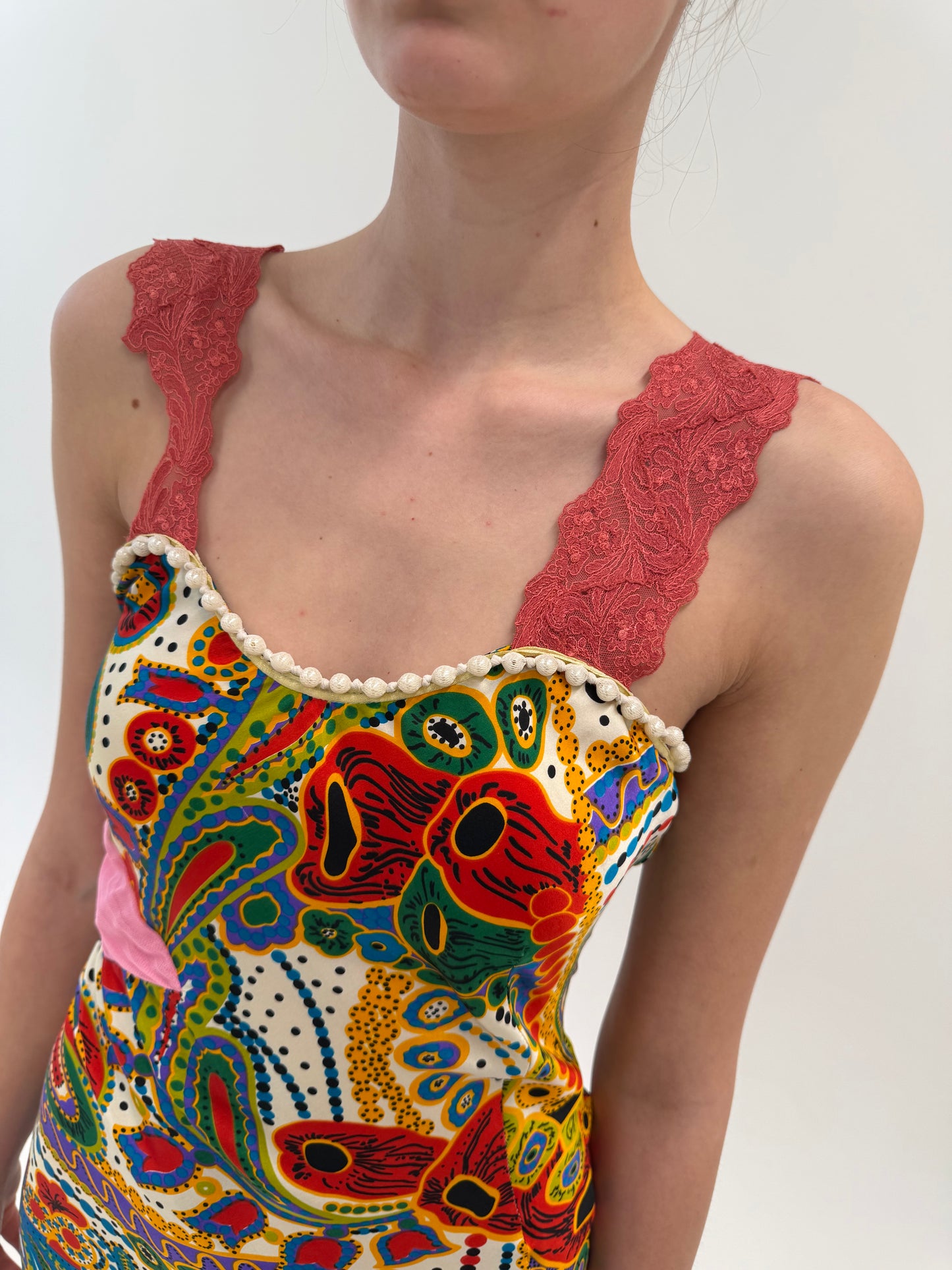 Rochie maxi din mătase naturală în stil Roberto Cavalli cu inserții de dantelă
