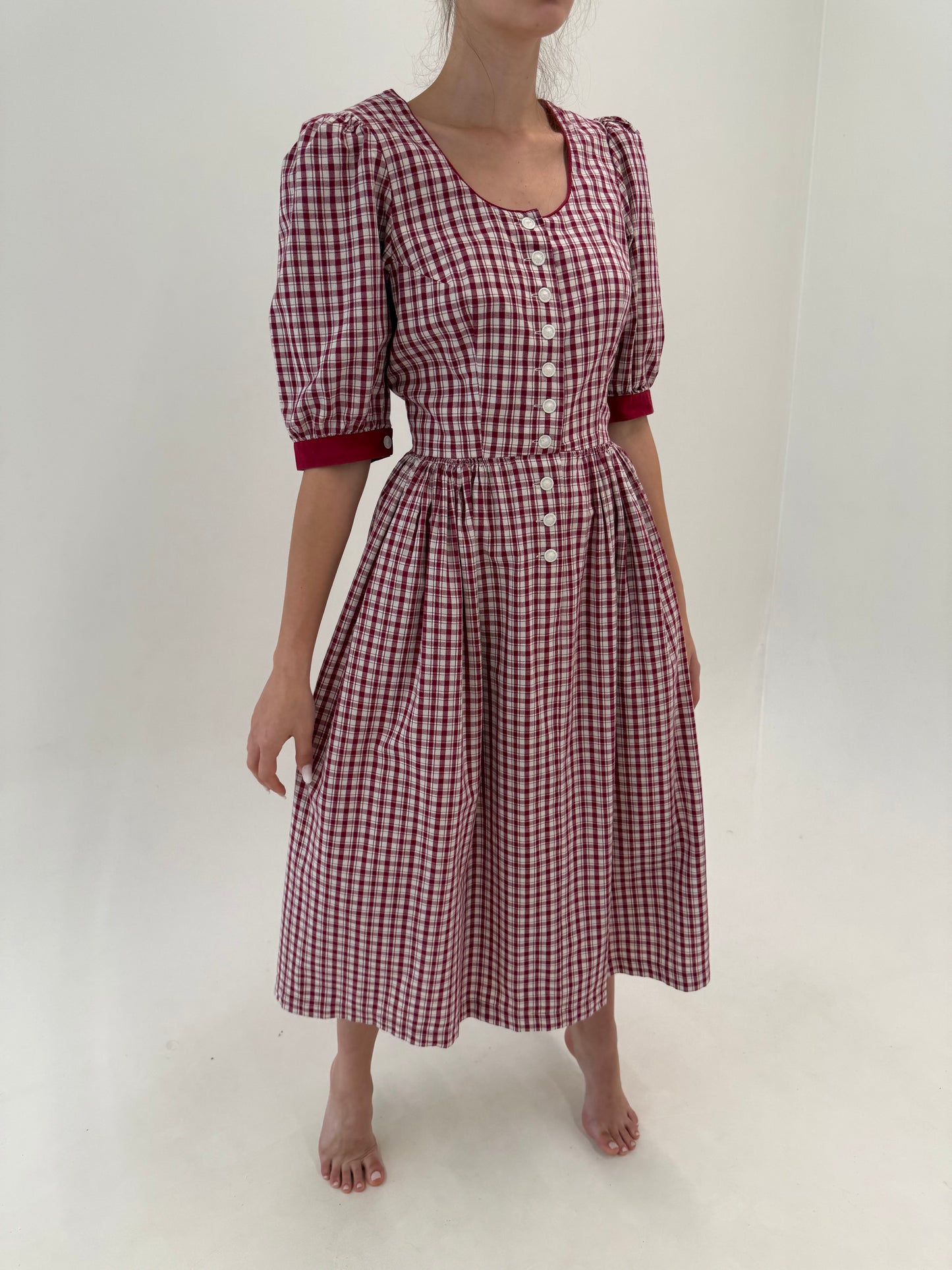 Rochie gingham vintage cu corsaj și print burgundy din pânză de bumbac