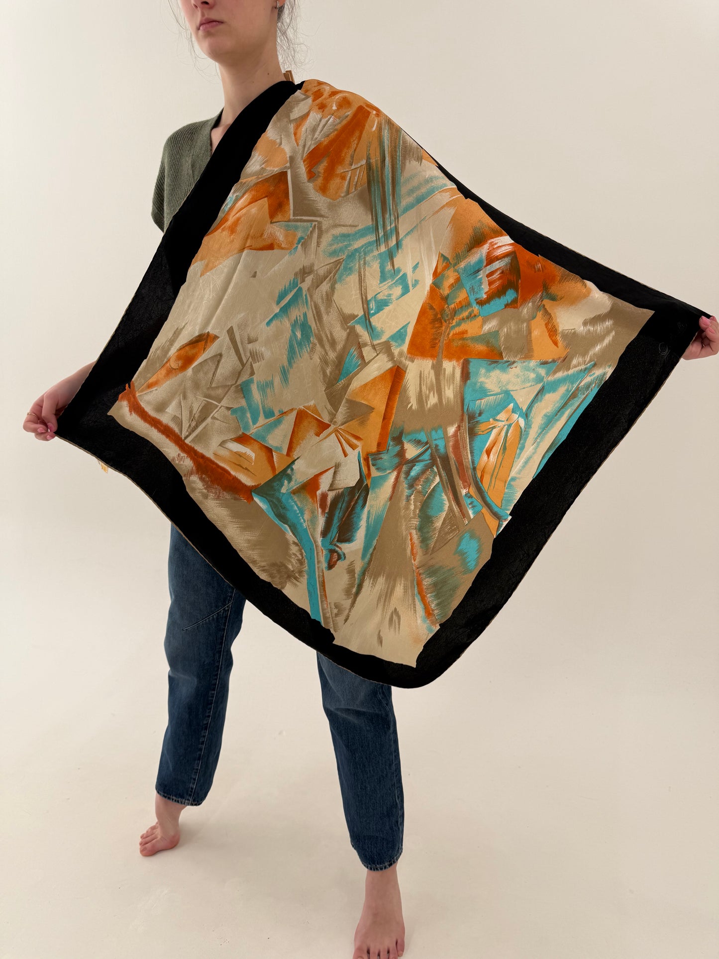 Eșarfă XL din mătase naturală cu paspoal negru