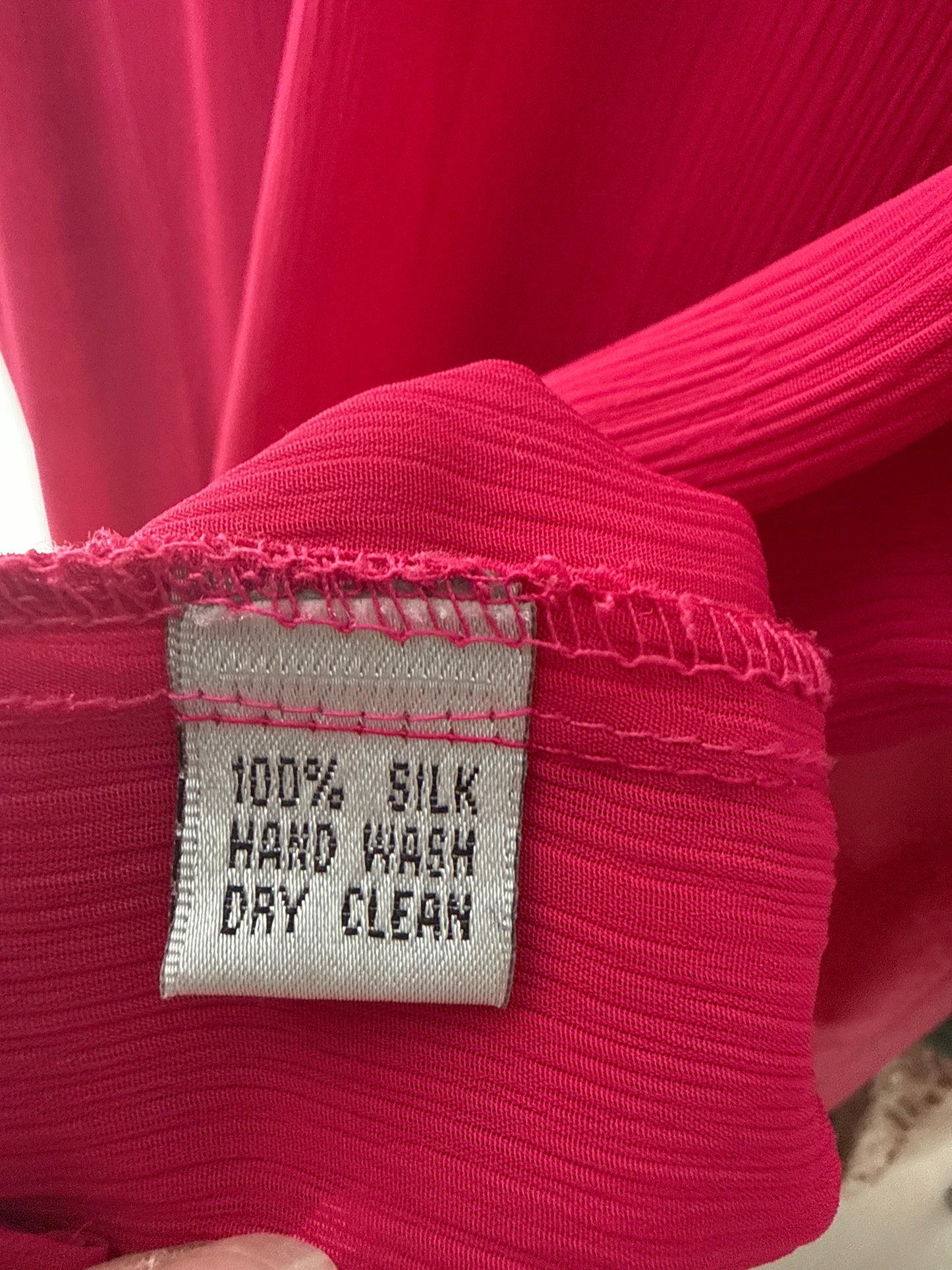 Top fucsia din creppe de mătase naturală fluidă și grea