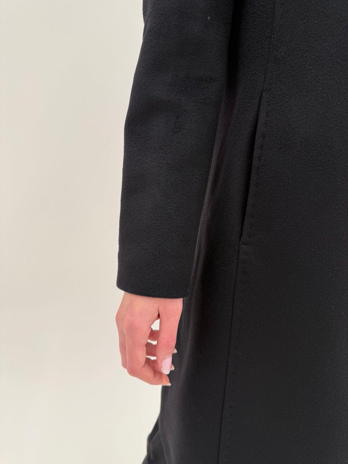 Palton negru Max Mara din stofă de lana extrafina pura certificată