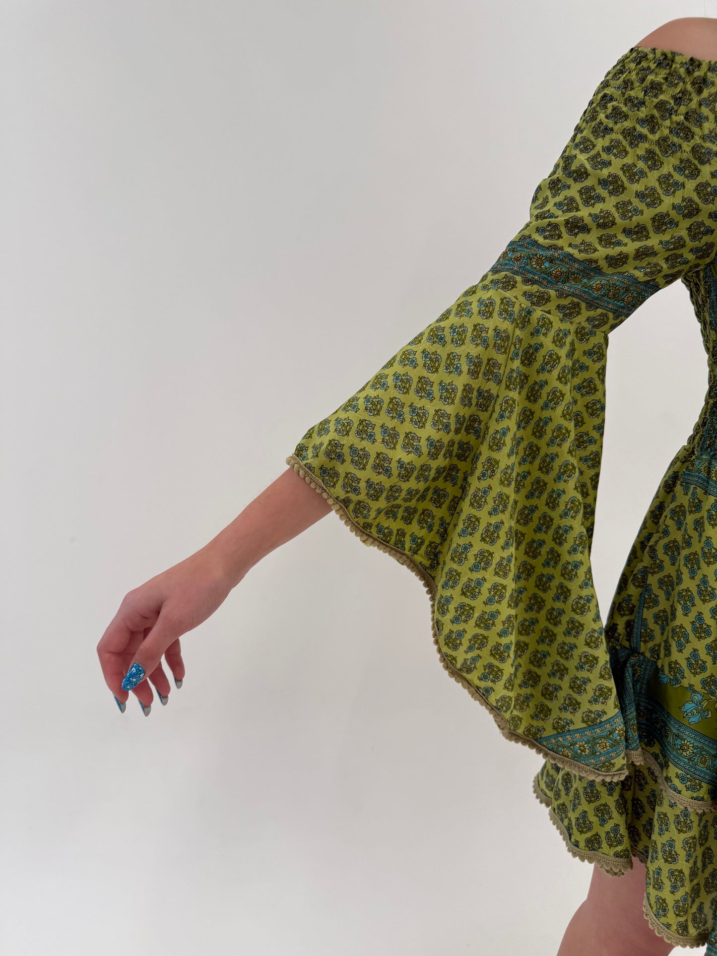 Rochie boho din 70% mătase naturală în nuanțe superbe cu mâneci evazate