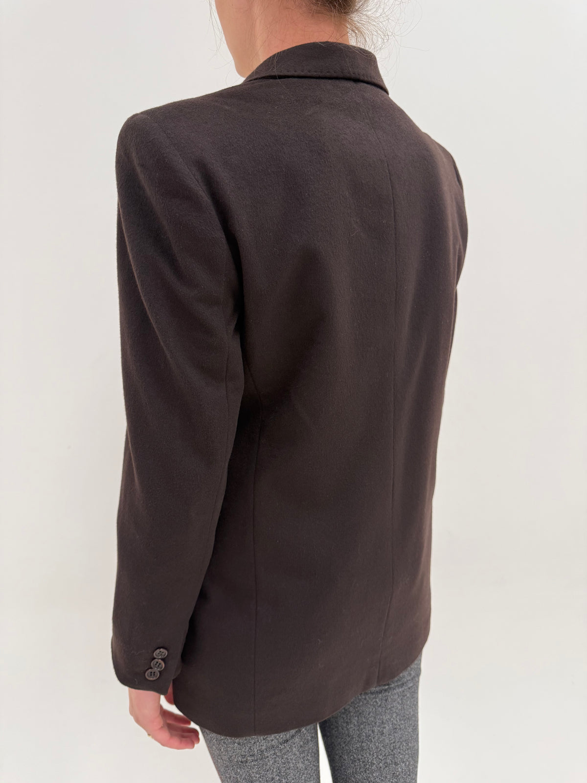 Sacou Max Mara dark brown din stofă plină de lana extrem de fină cu închidere tip smoking