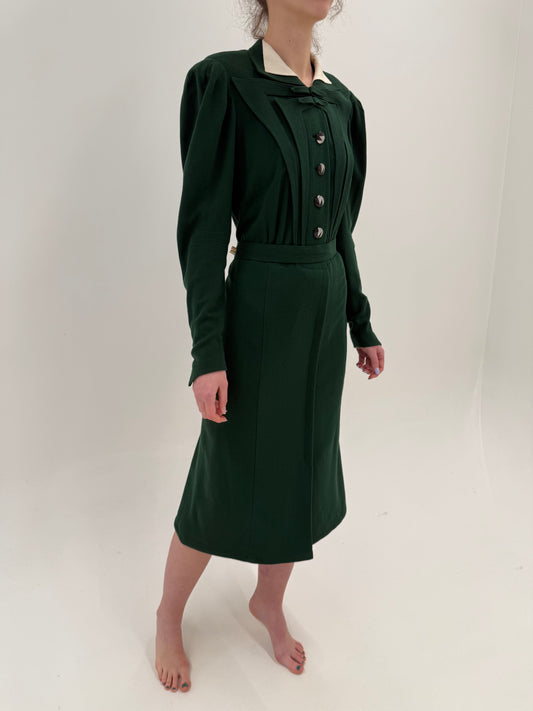 Rochie vintage în croi elaborat forest green din lana extrafina midi spre maximum